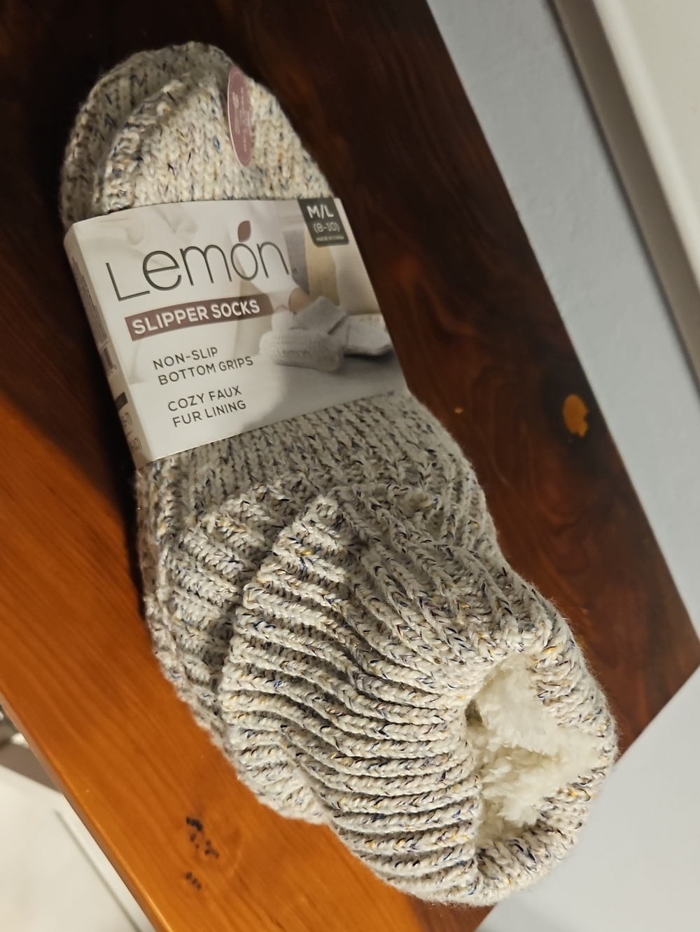 Lemon Women’s Turn Cuff Slipper Sock NWT size M/L (US 8-10)